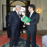 Daniel Leroy (Ambassadeur, Président du Club Diplomatique de Belgique) et Remus Pricopie (Ministre Roumain de l'Éducation Nationale)